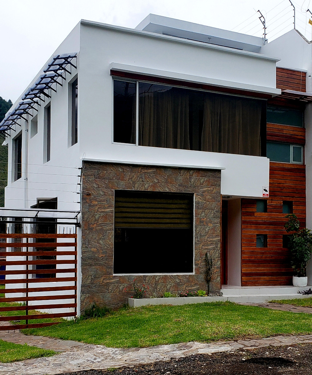 banos ecuador lodging